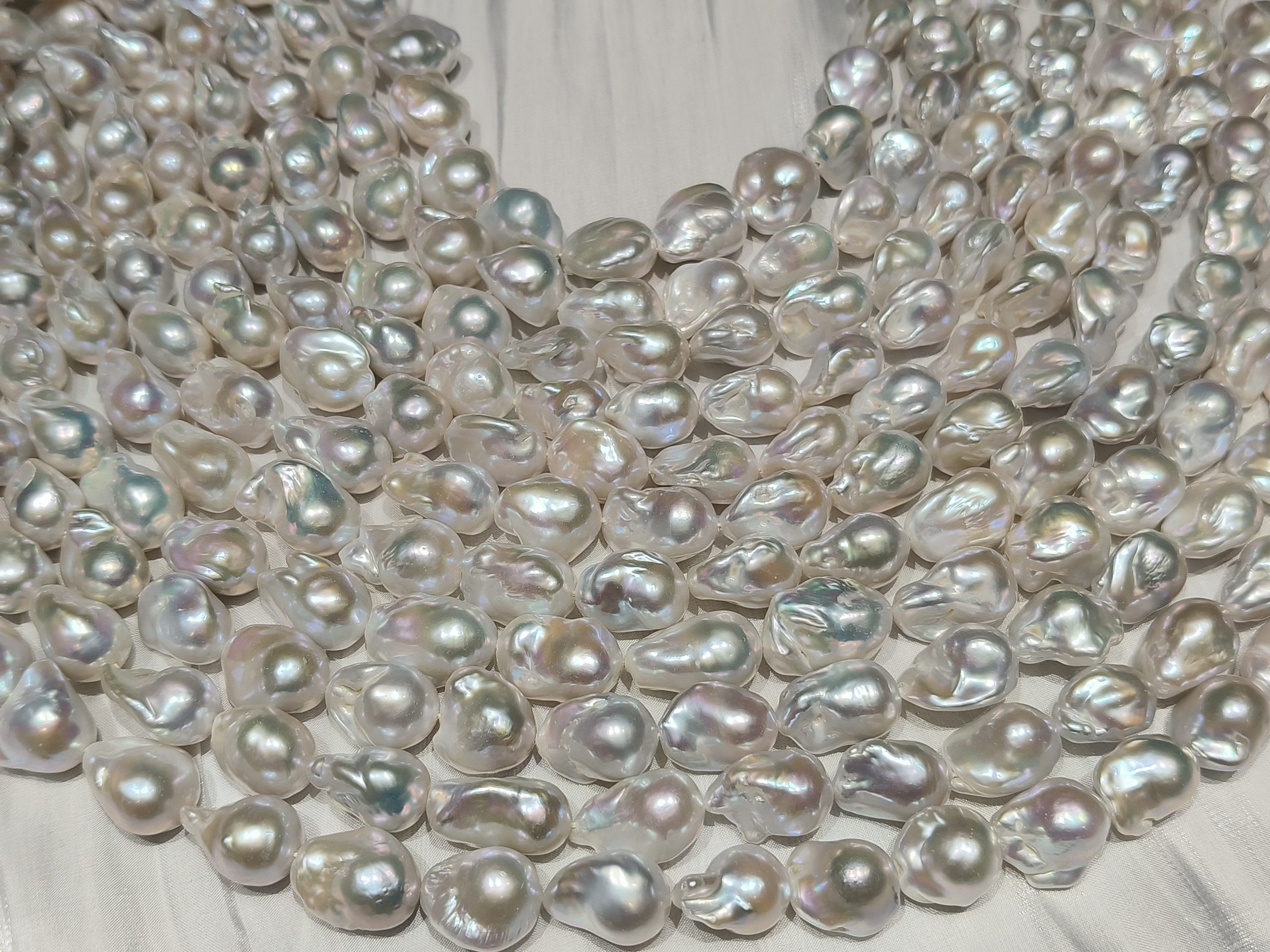 high-luster-baroque-pearls-smooth-surface
