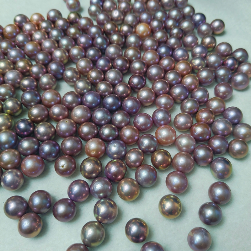 Round cultured pearl beads in natural purple overtone for wholesale