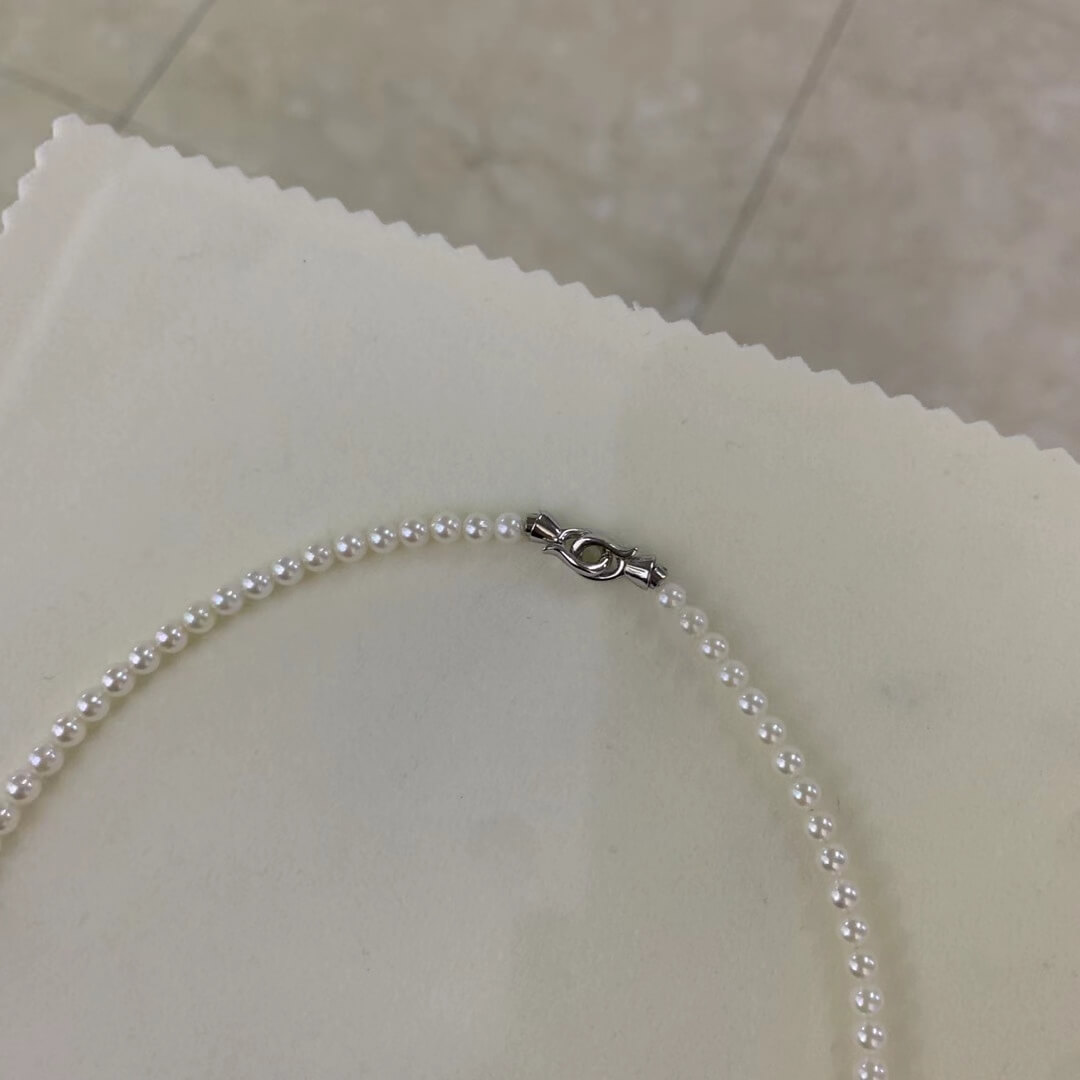 Wholesale 4mm AAA grade white round freshwater pearl choker necklace, showcasing a secure clasp setting available in 14K gold filled or 18K gold plated options for bulk bridal orders.