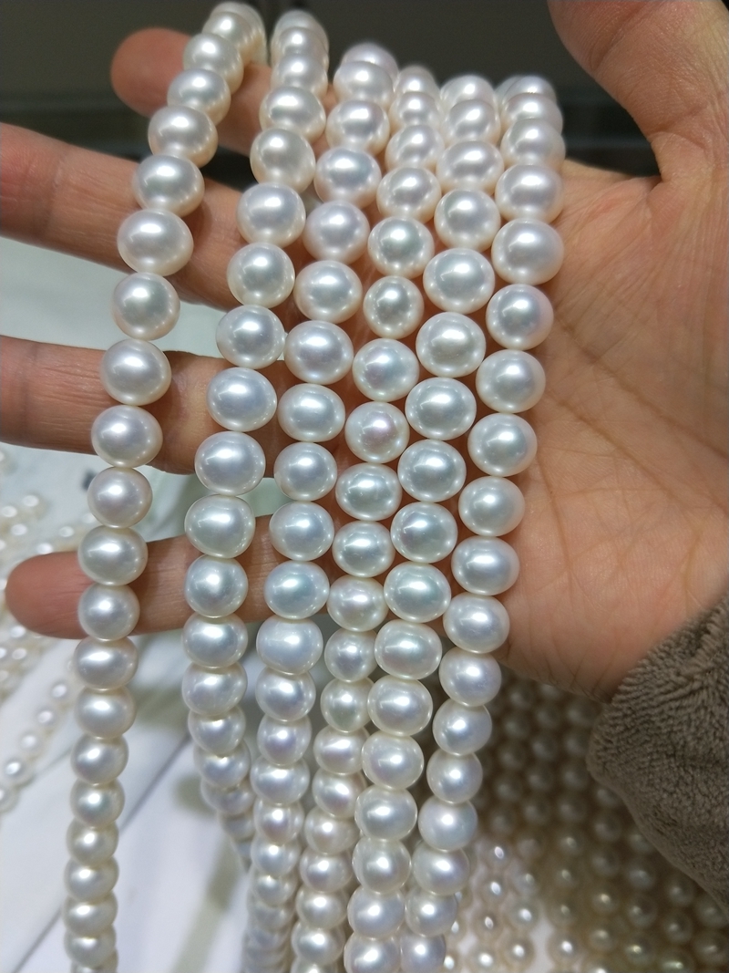 Factory direct bulk inventory of loose white cultured pearl strands for jewelry manufacturers.