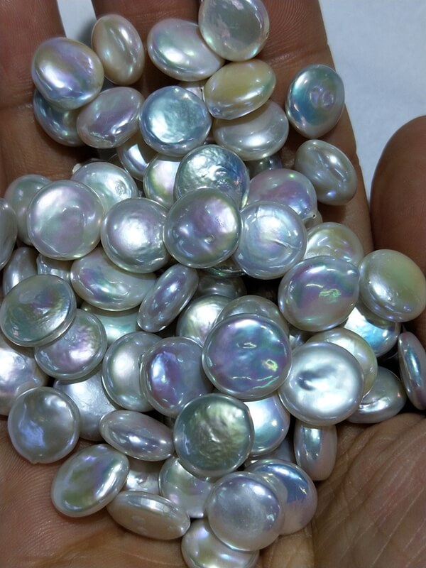 Custom pearl drilling services showing half-drilled and through-hole coin freshwater pearls for B2B orders.
