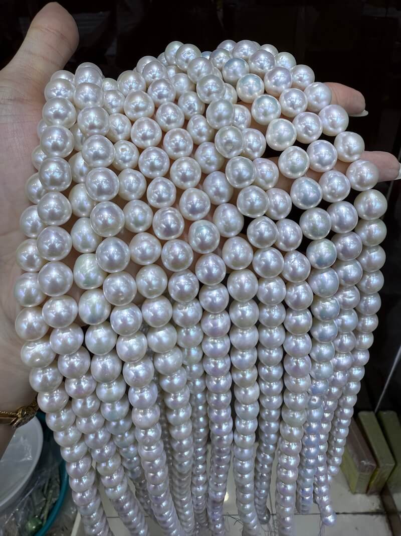 High-quality 9-10mm drop shape Edison freshwater pearls on strand for independent jewelry brand sourcing.
